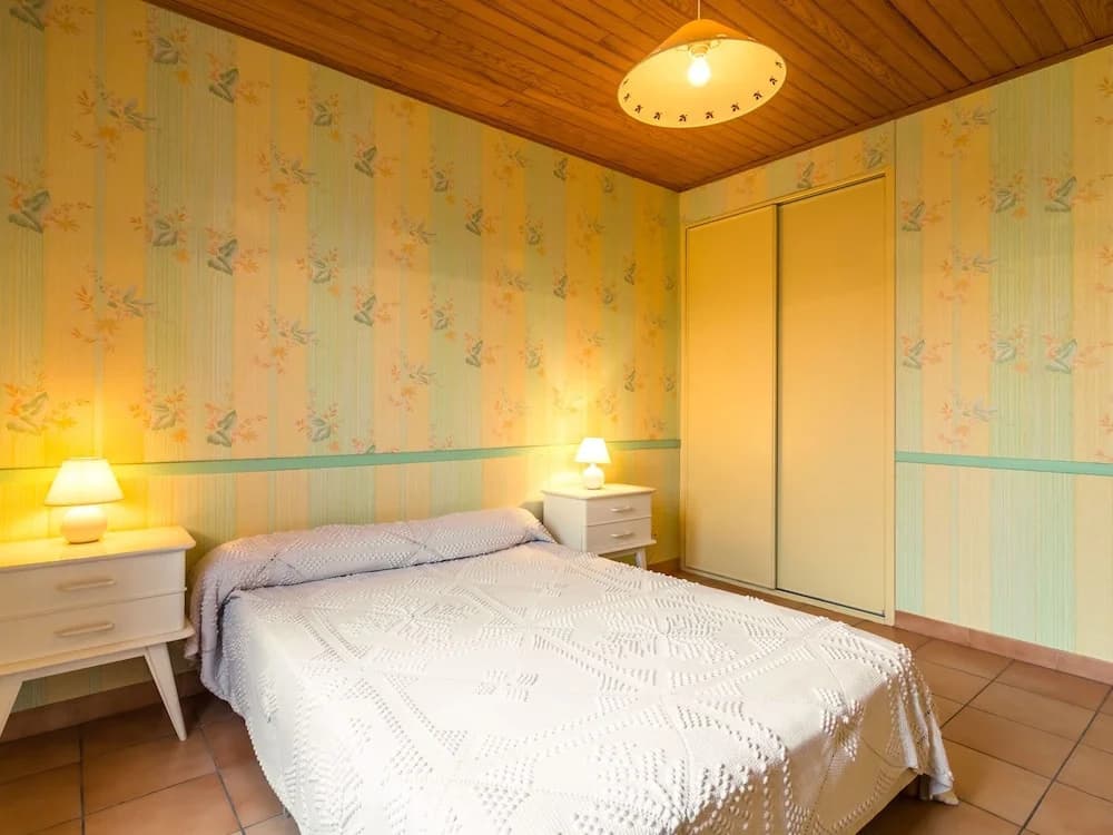 Cozy Holiday Home in Noves with Swimming Pool - Photo 5