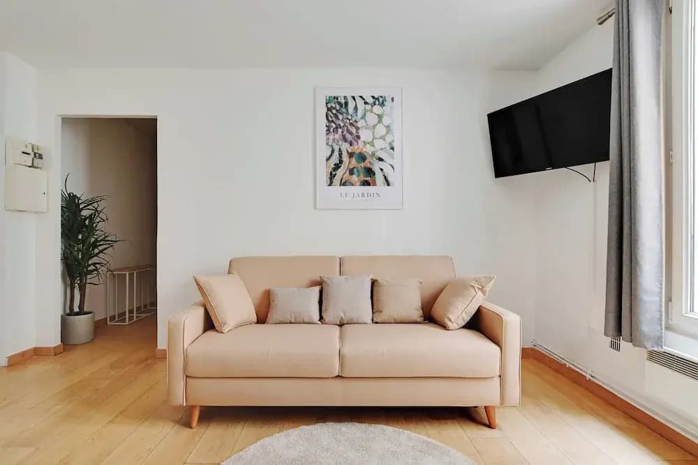 Urban Chic Apartment in Central Paris - Photo 5