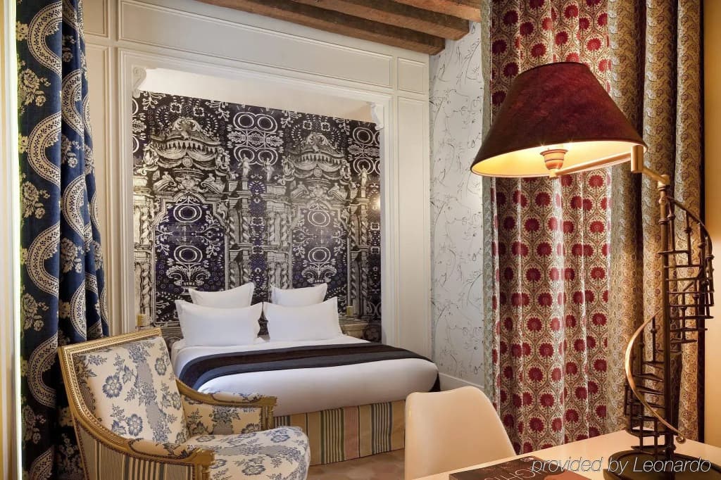 Hôtel du Petit Moulin, Haute Couture hotel by Lacroix - Photo 5