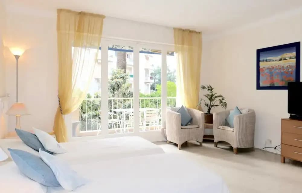 Large Studio apt for 2 With Balcony Walking Distance Croisette - 1977 - Photo 5