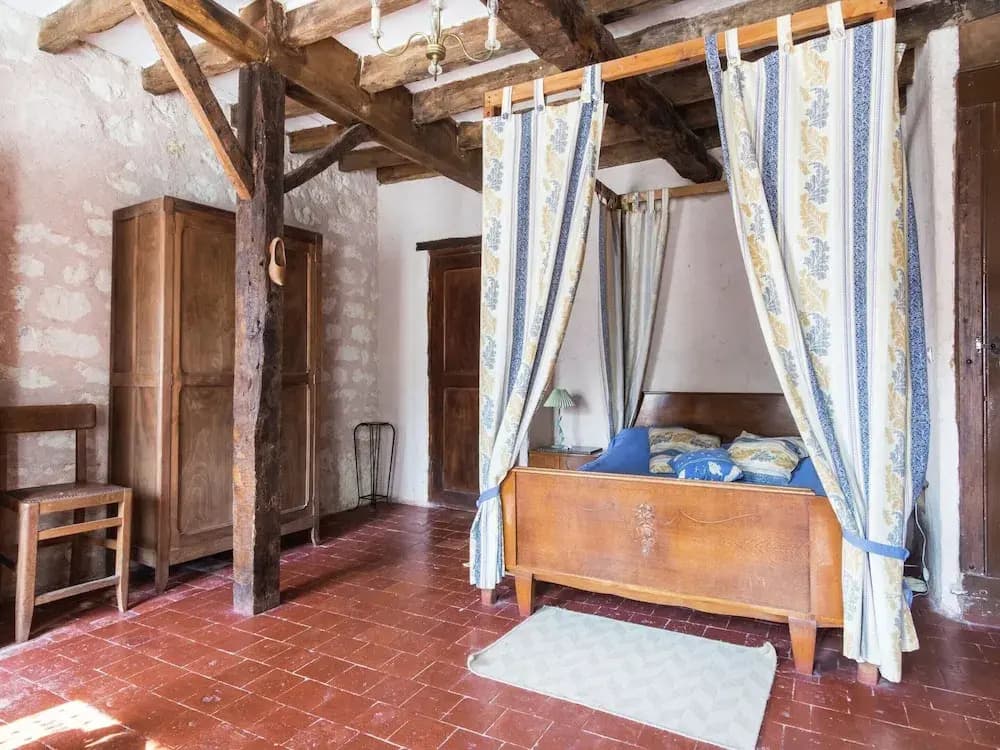 A Cave House With a Historic Charm - Miniature 6