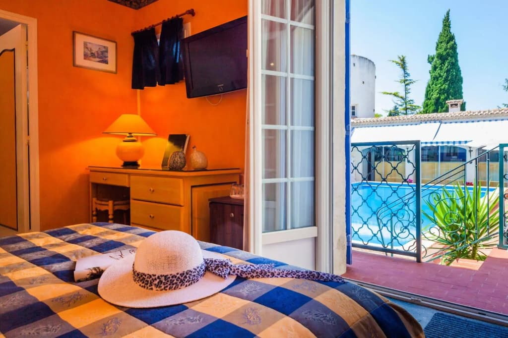 L'Hacienda - Photo 1