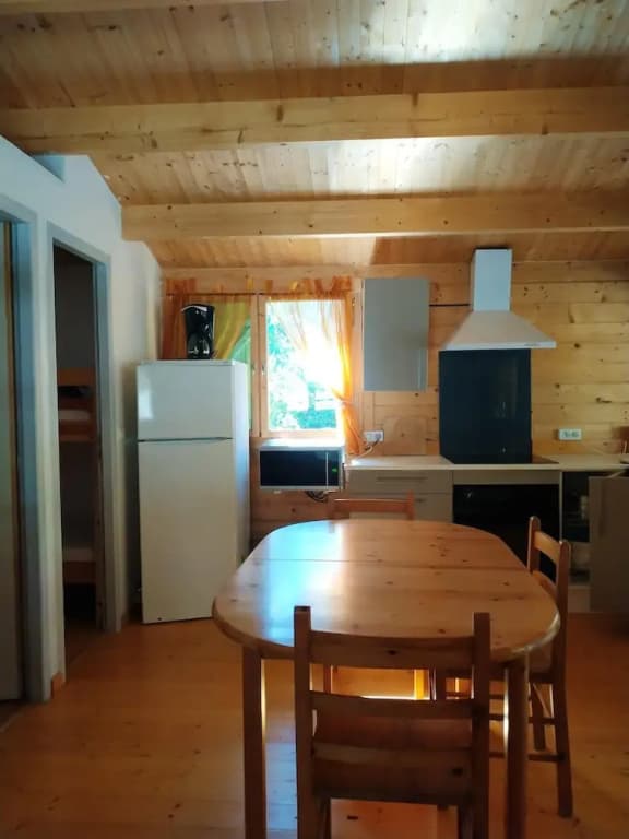 Chalet With 2 Bedrooms In Poussan With Enclosed Garden - Photo 5