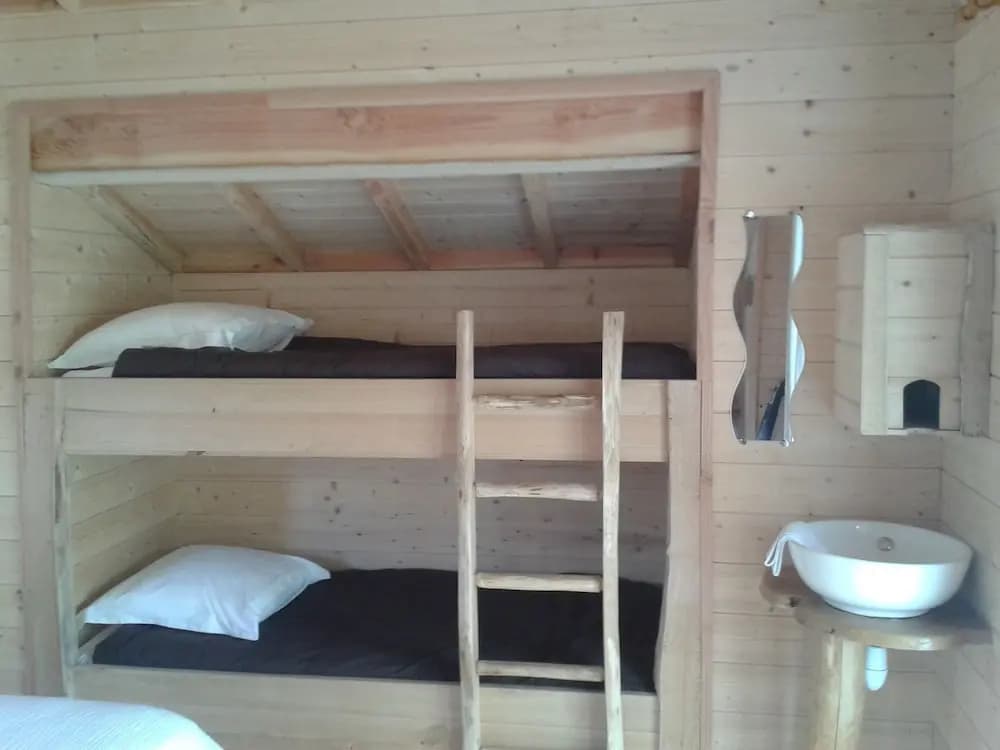Cabanes flottantes du lac de Pelisse - Photo 2