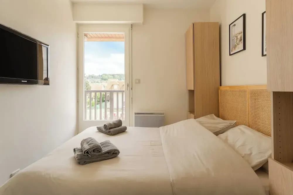 Renovated Apartment Sleeping 6 - Pool and Tennis - Photo 2