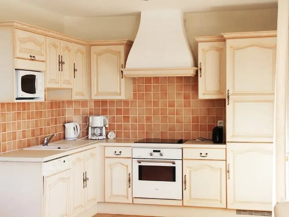 Semi-detached villa with dishwasher, close to the village - Miniature 8