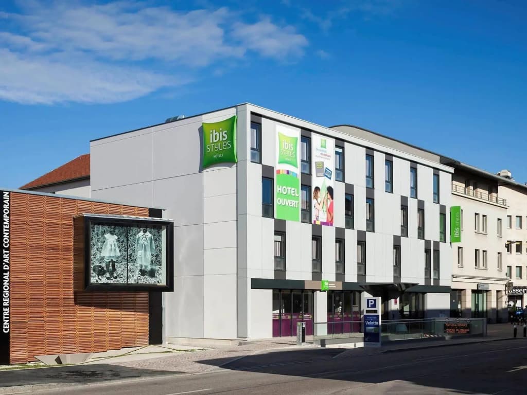 ibis Styles Montbeliard Centre Velotte - Photo 1