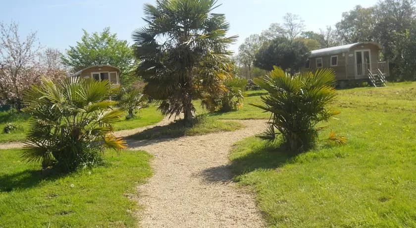 Roulottes de Launay Blot - Photo 2