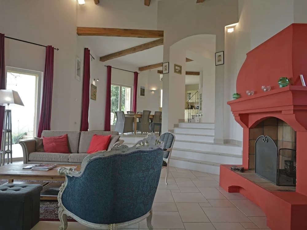 Captivating Home in Murs France With Private Swimming Pool - Photo 2