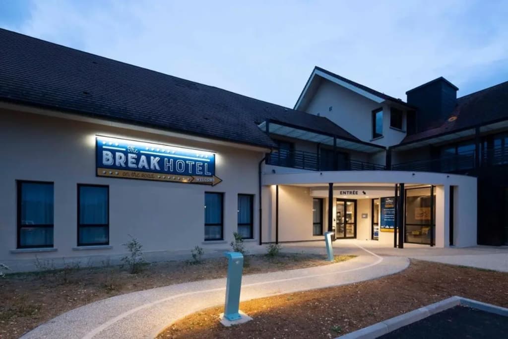 Break Hotel - Photo 1