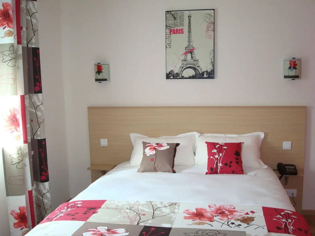 Brit Hotel Confort Azur Cholet Nord - Photo 4