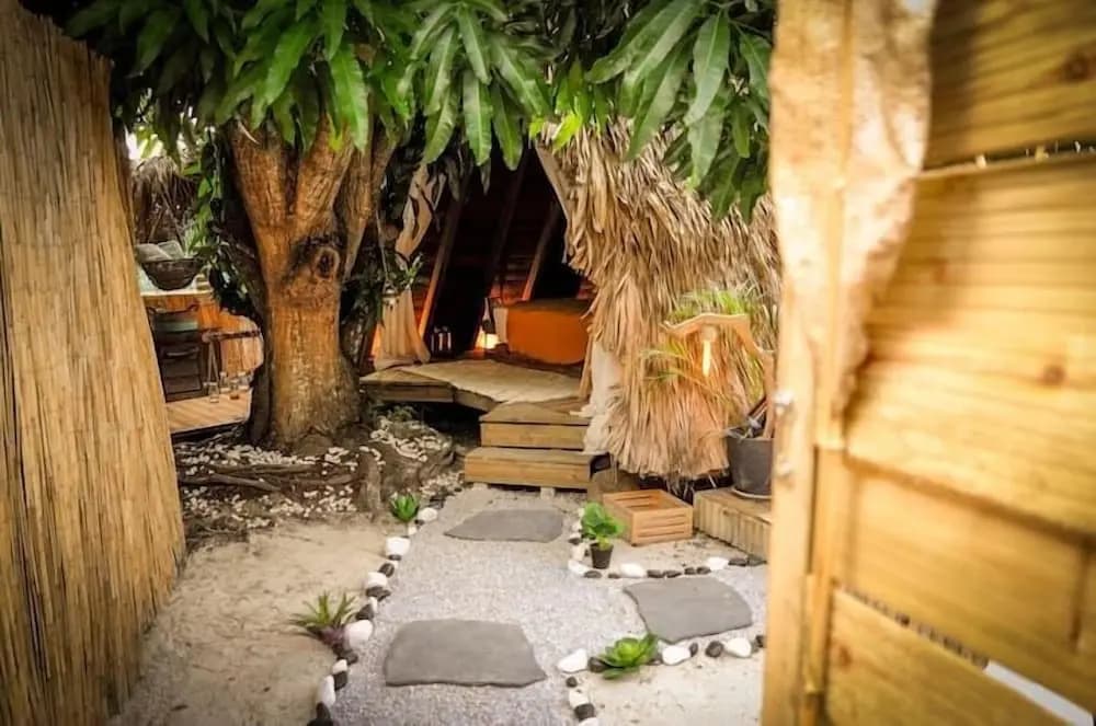 Aqua Zen Spa Lodge Tiki Hut - Photo 5