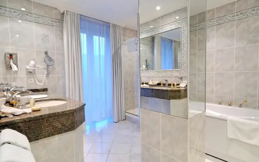 Le Grand Hotel Spa et son Chalet - Miniature 7