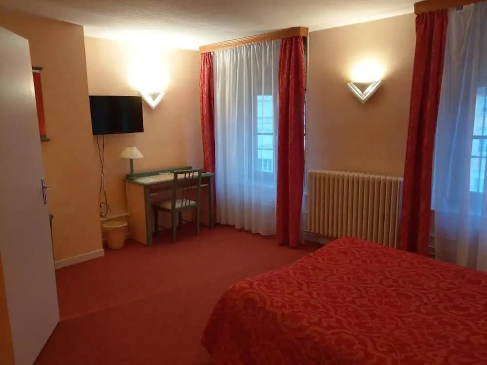 Hotel Le Commerce - Photo 2