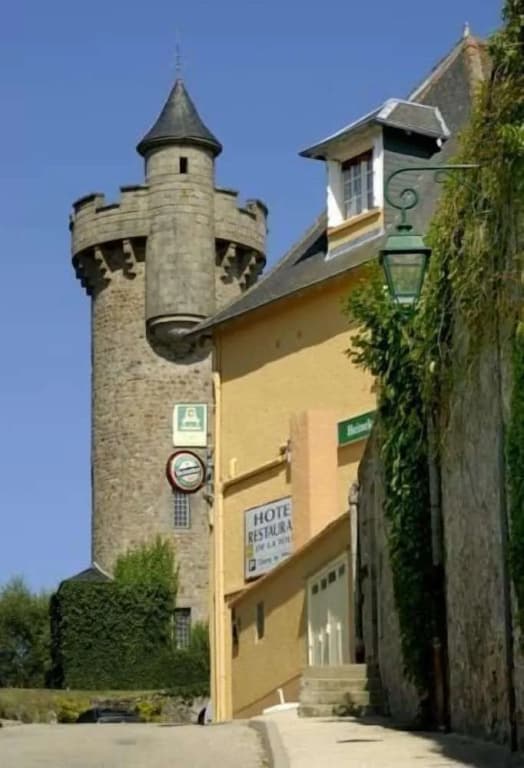 Hôtel-Restaurant de la Tour - Photo 1