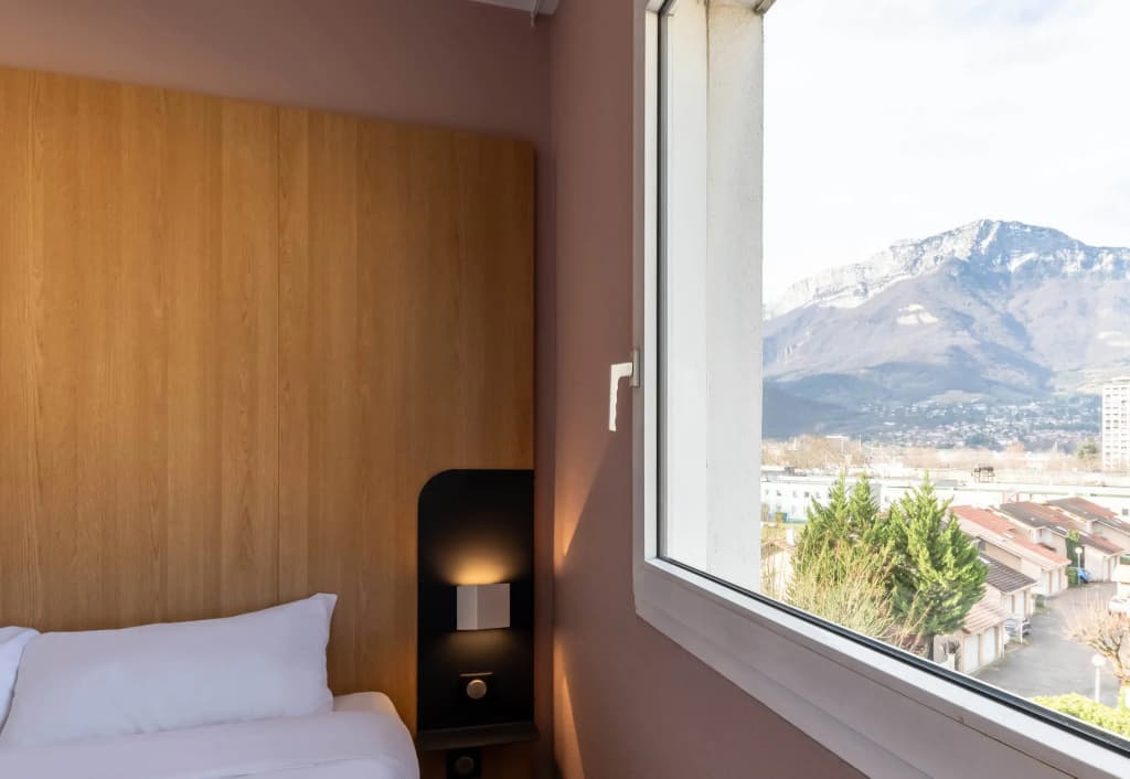B&B HOTEL Grenoble Centre Verlaine - Photo 2
