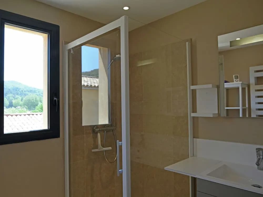 Villa in Malaucene Near Mount Ventoux - Photo 2