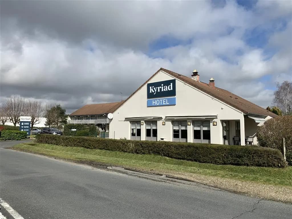 Kyriad Chateauroux - Photo 1