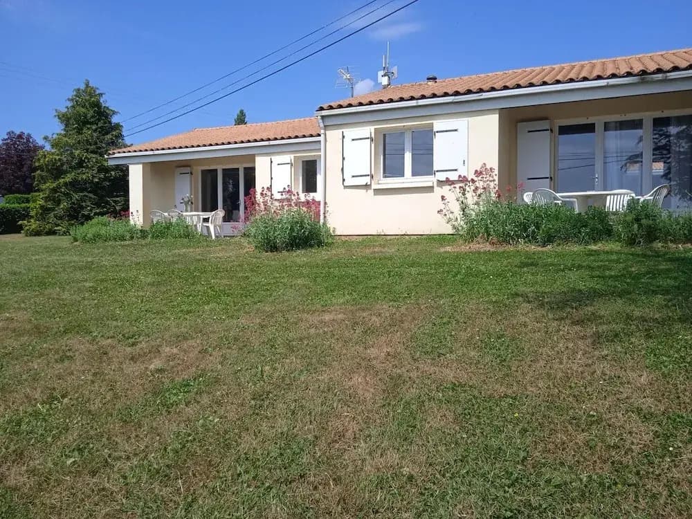Holiday Home With Shared Pool - Photo 1