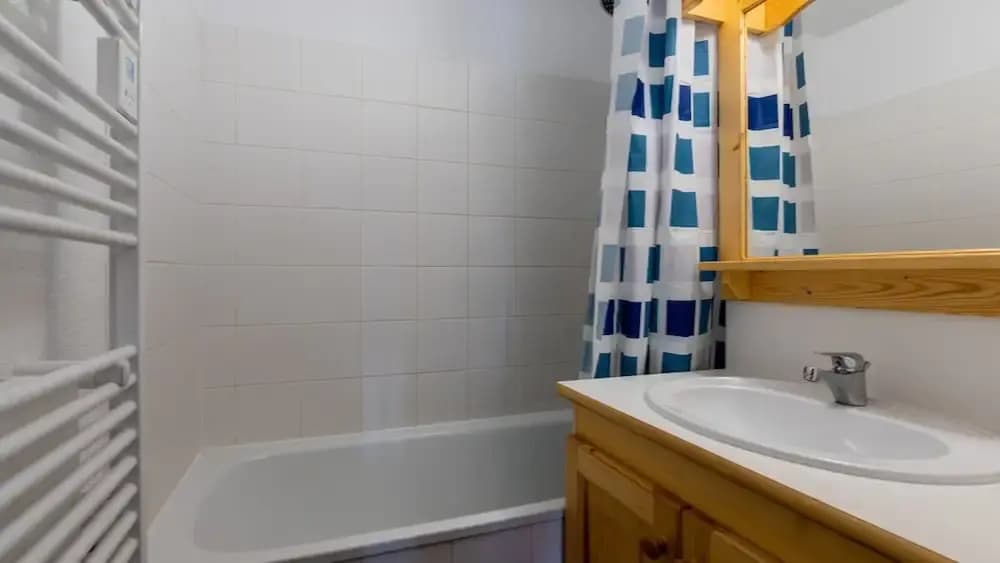 Apartment in France Near Ski Resort & Center - Miniature 6