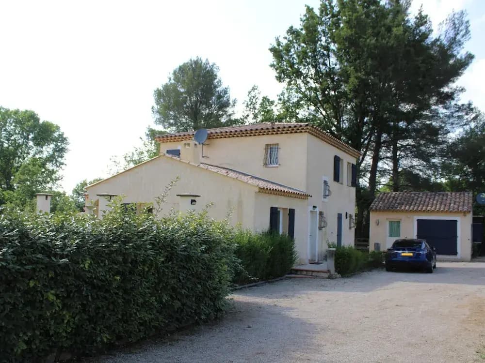 Comfortable Holiday Home With Pool - Photo 1