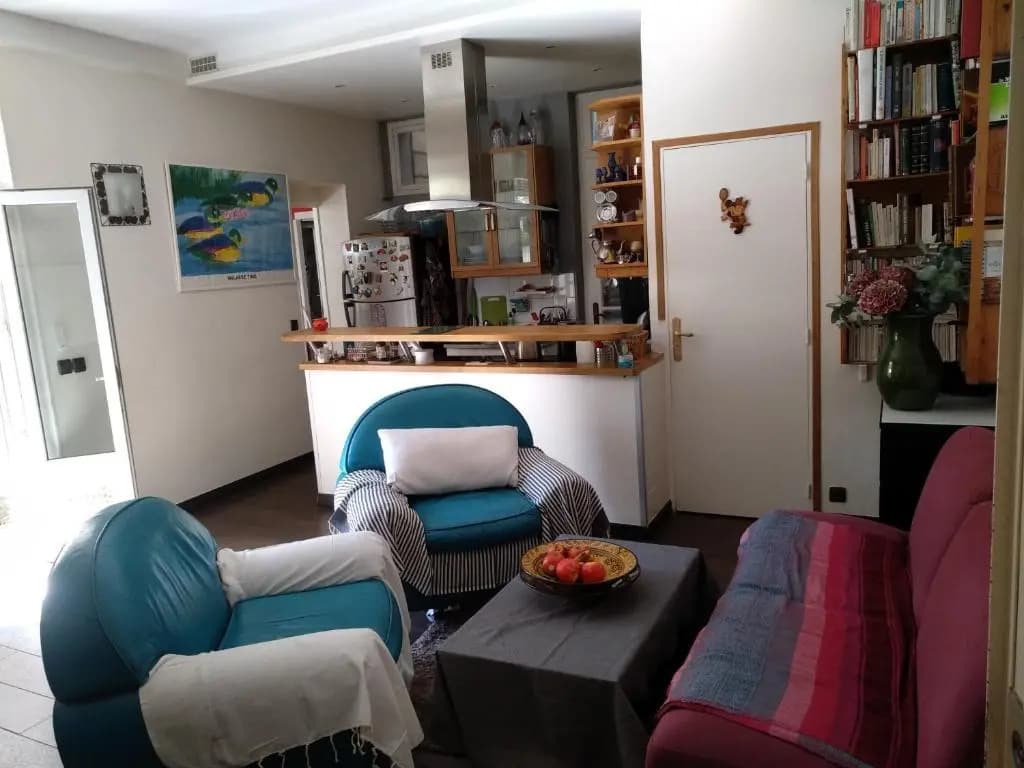 cosy rare 2 bedroom apartment around a private garden - Photo 1