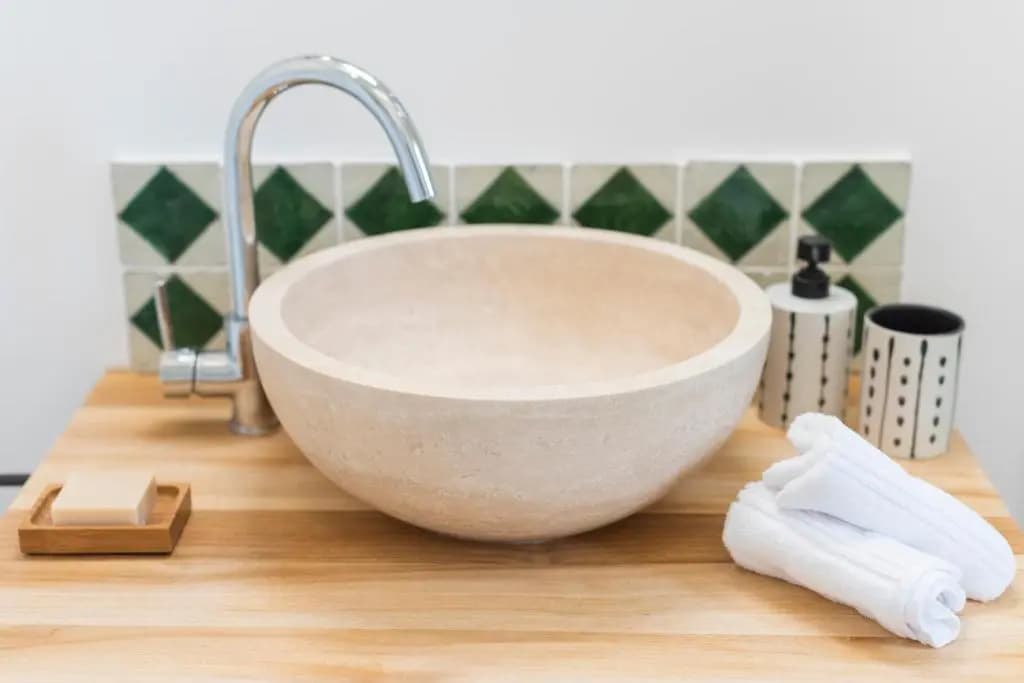 La Petite Ruche, 1 Bedroom Gite in the Luberon (Adults Only) - Miniature 8