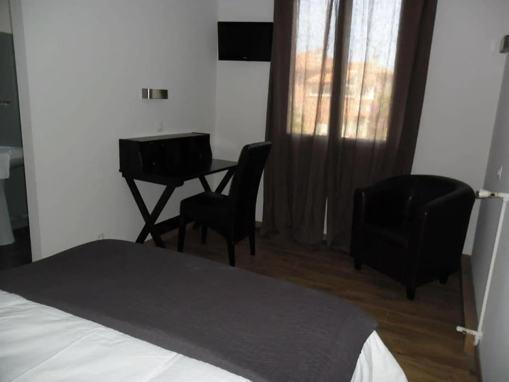 Blue Hotel - Photo 3