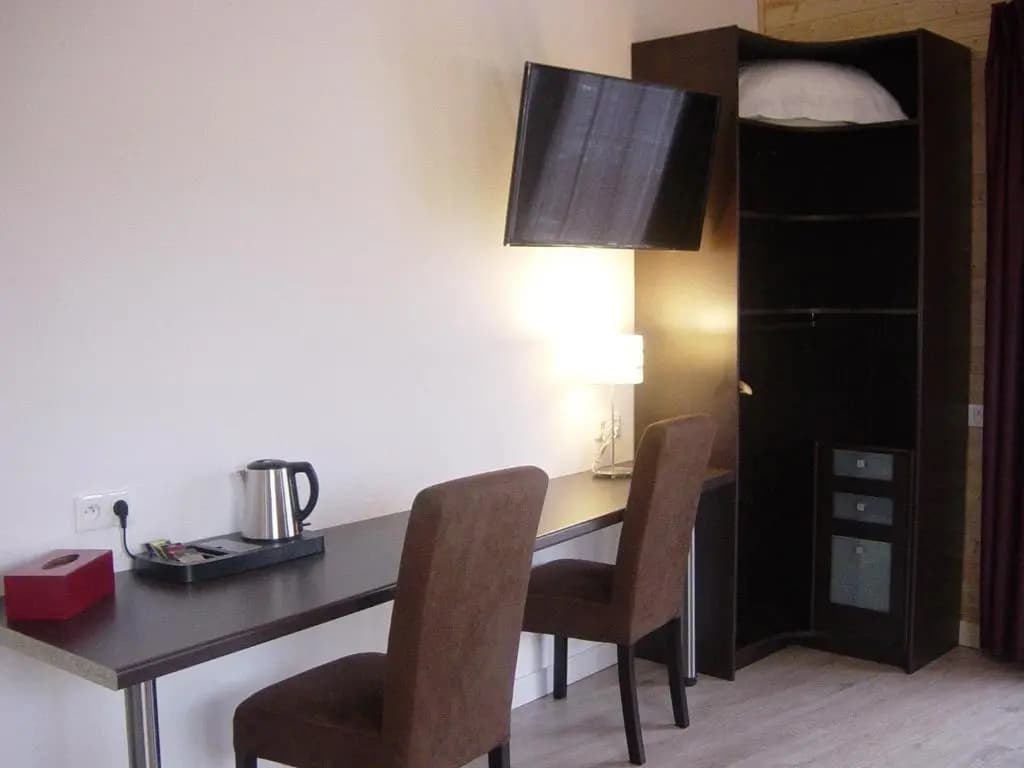 Hôtel Les Voisins Beaucemaine - Photo 3