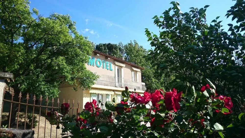 Hôtel Les Oliviers - Photo 1