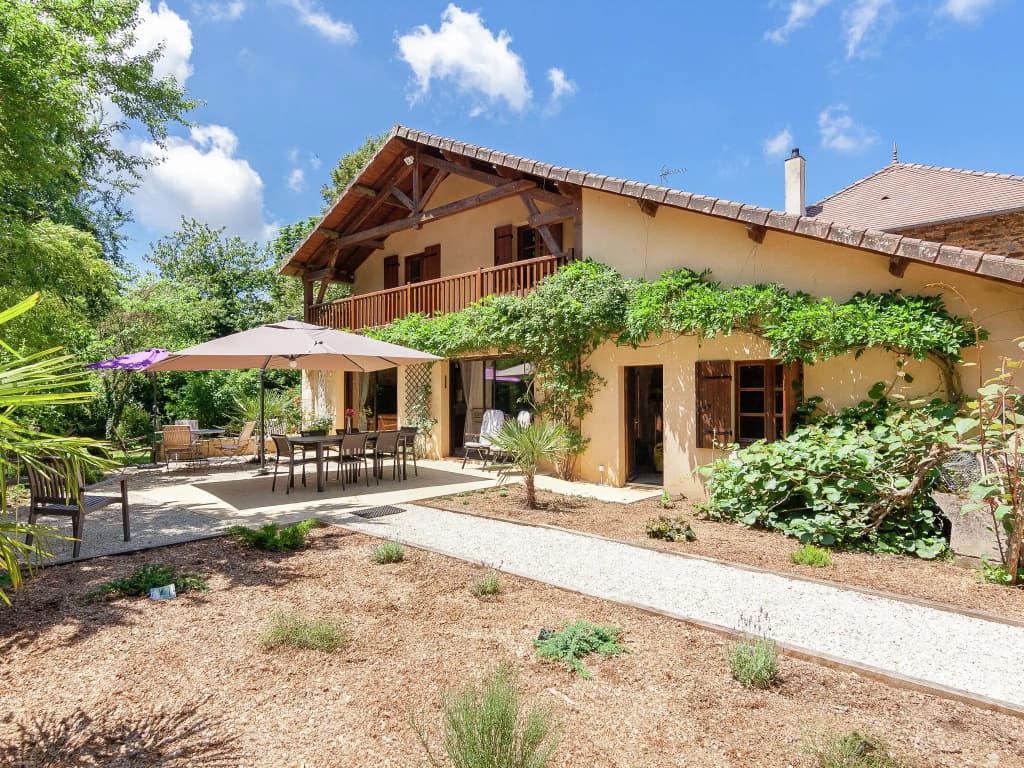 Spacious Farmhouse With Private Heated Pool in a Rustic Garden - Photo 2