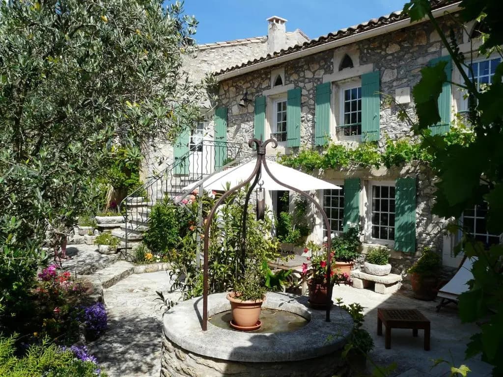 Partie de Mas Provençal de Charme, Avec Une Grande Piscine, Située En Campagne Proche D'Eygalières, Au Coeur 4 Personnes,...