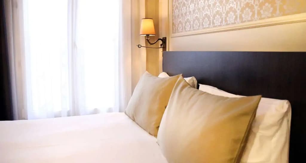 Hotel Le Montmartre Saint Pierre - Photo 1