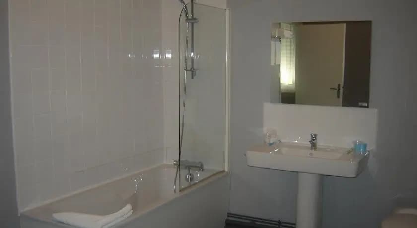 Hostellerie de la Quenoeuille - Photo 3