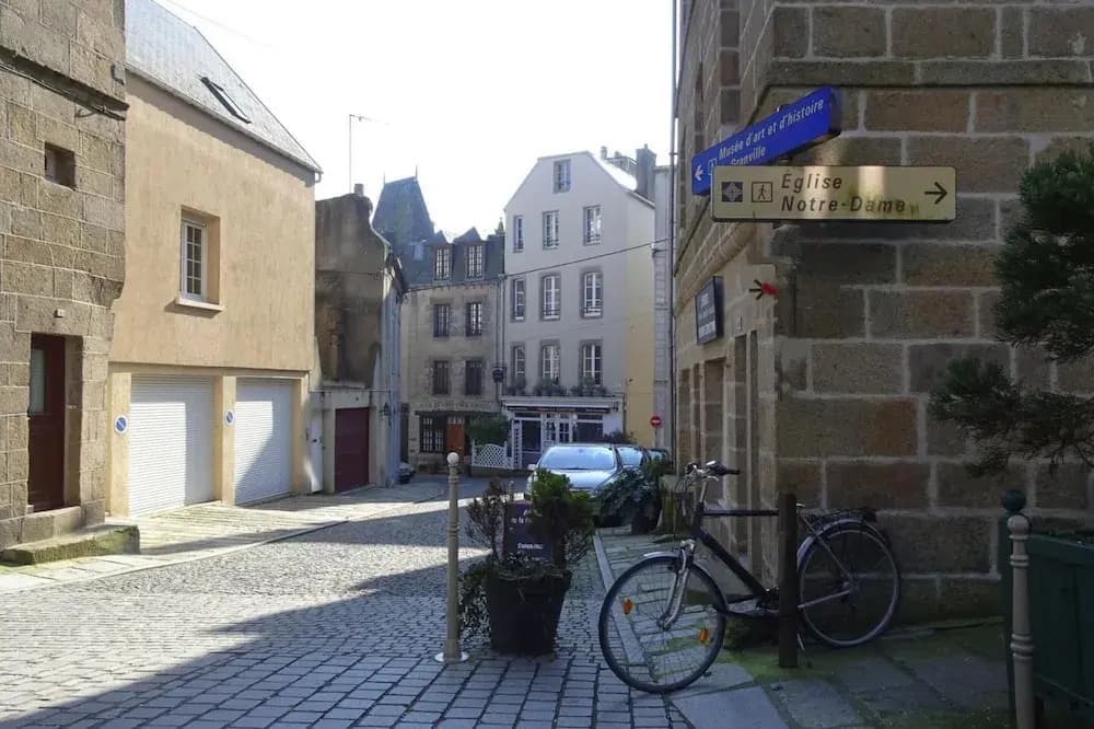 Cottage in Saint Germain sur Ay - Photo 1