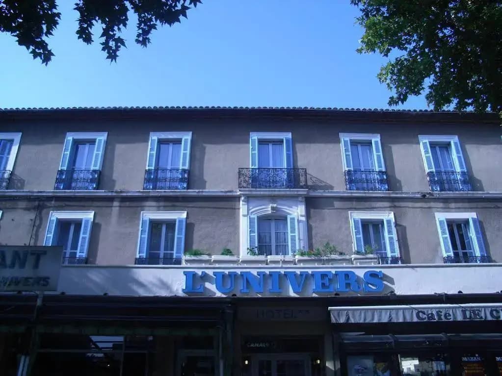 Hôtel L'Univers - Photo 1