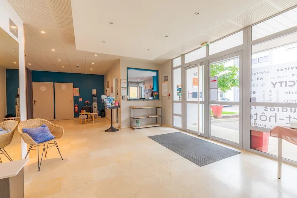Appart'City Bourg-en-Bresse - Appart Hôtel ex-Park&Suites - Miniature 8