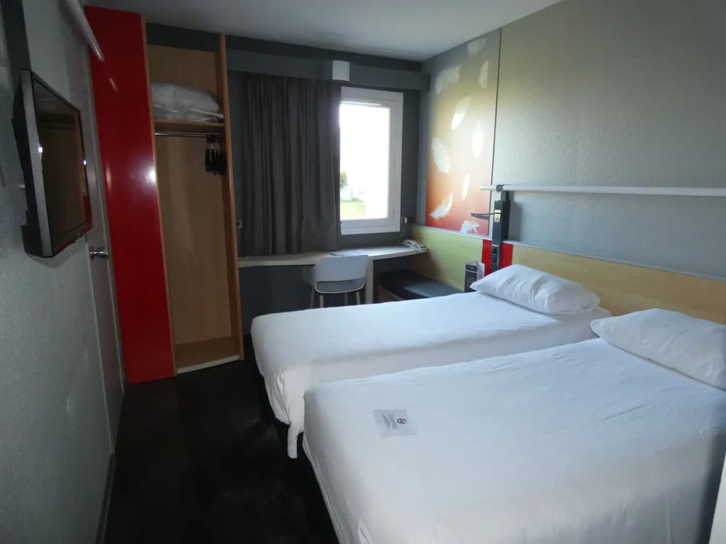 Hôtel ibis Saintes - Miniature 7