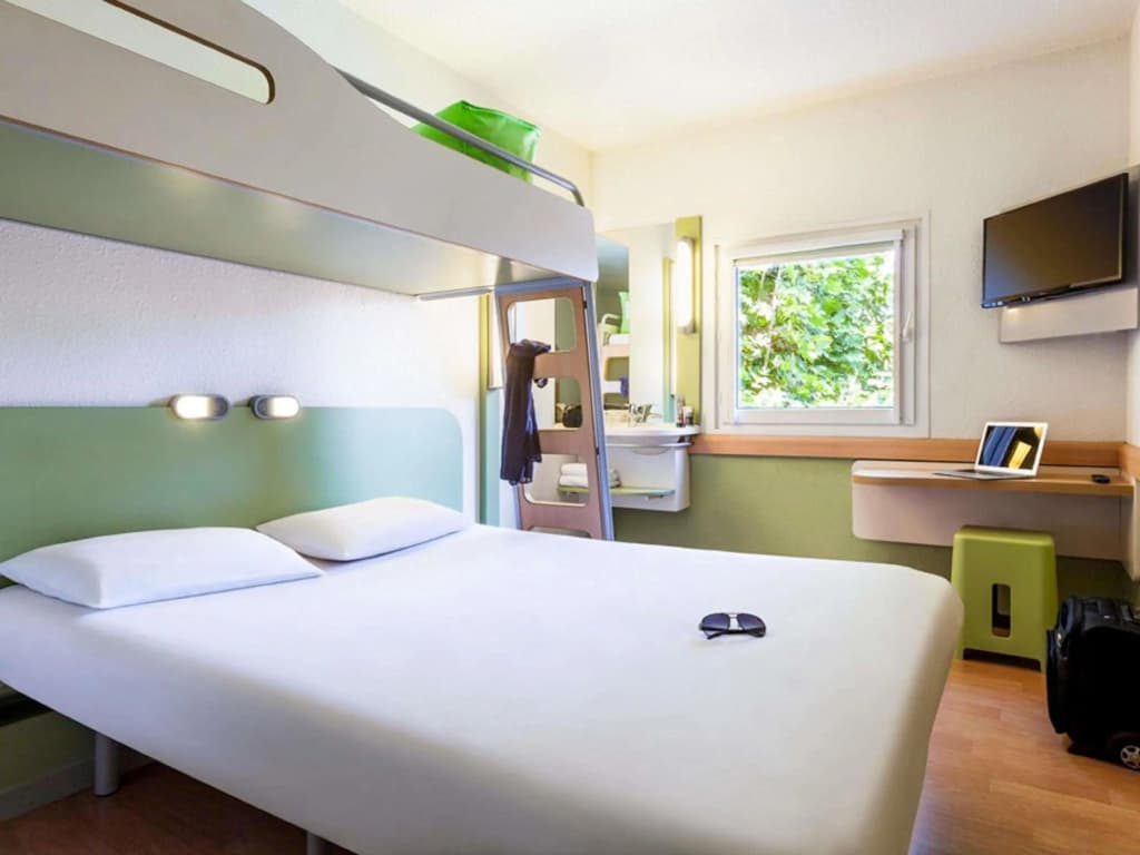 Ibis Budget Poitiers Nord Futuroscope - Photo 5