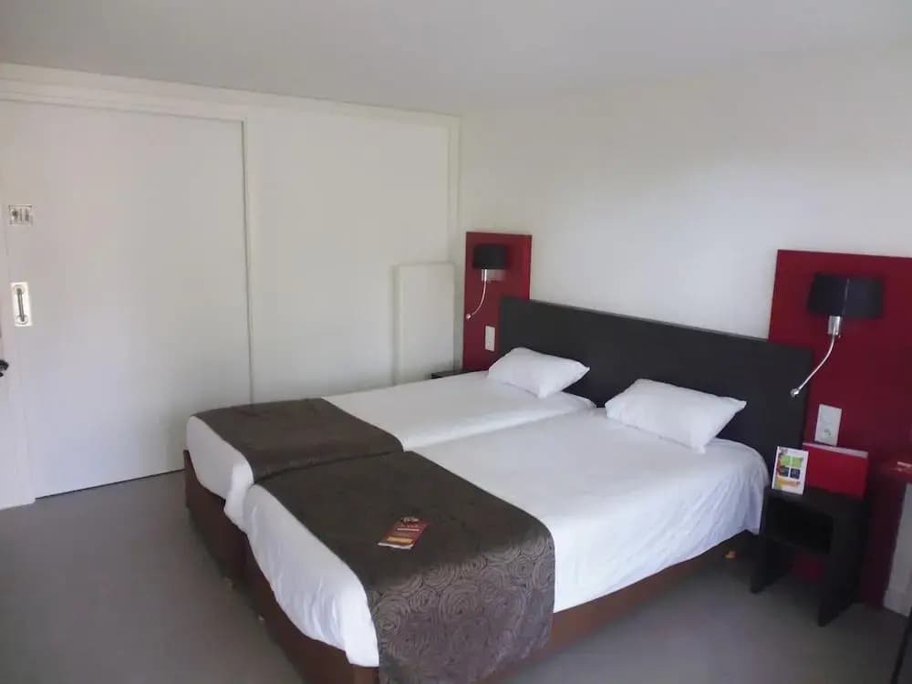 Brit Hotel Mayenne - Miniature 6