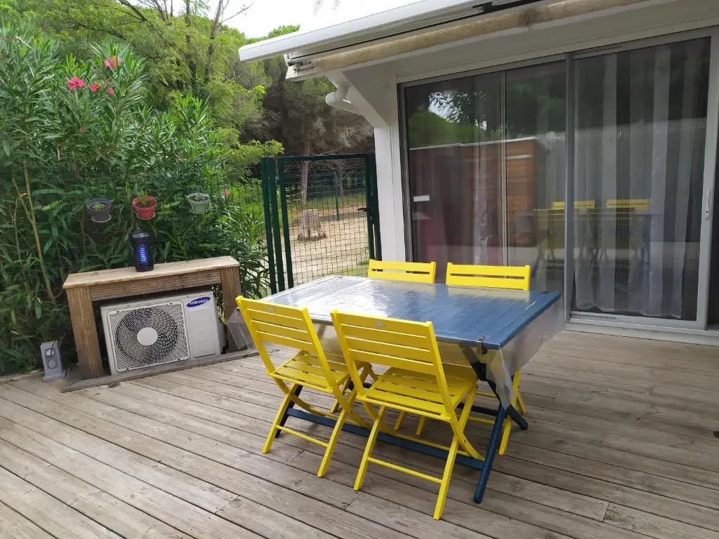 Beau studio avec grande terrasse - Miniature 6