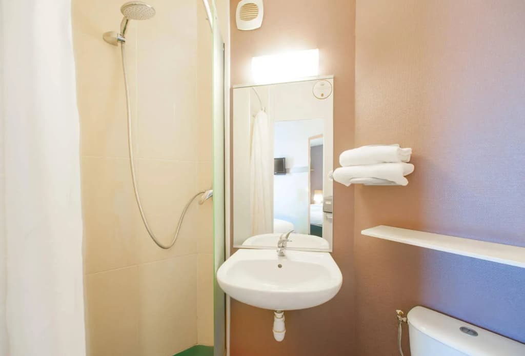 B&B HOTEL Annecy Argonay - Miniature 8