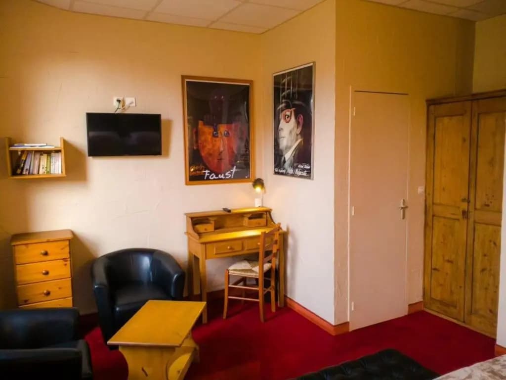 Hotel Le Colbert - Photo 2