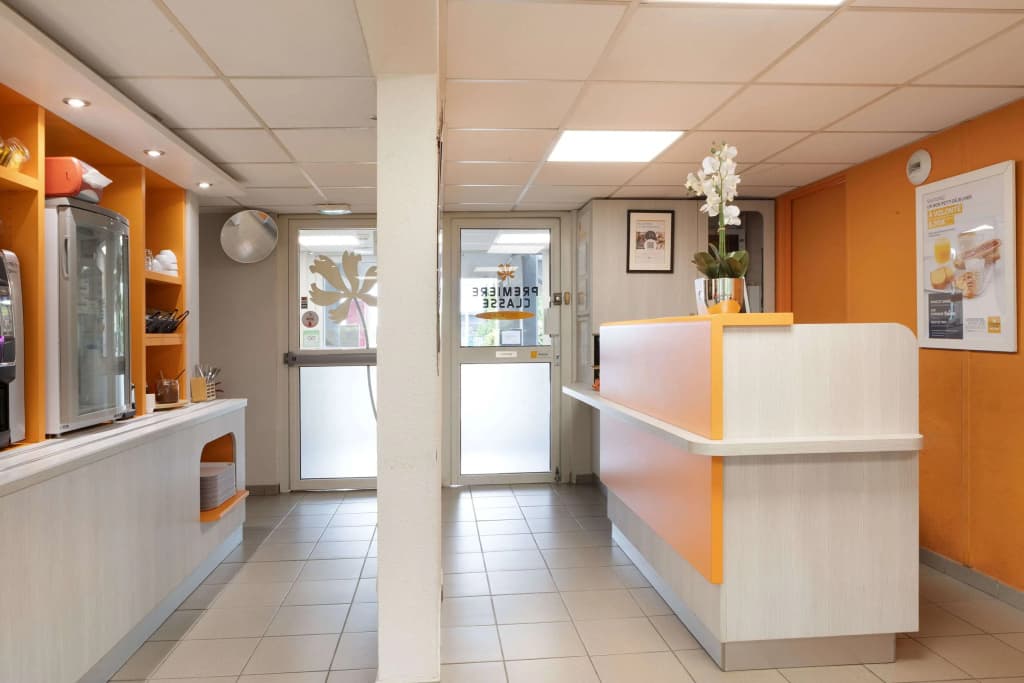 Première Classe La Ville-Du-Bois - Photo 2