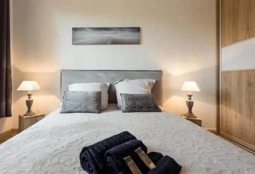 Stylish White and Red Apartments - Miniature 6