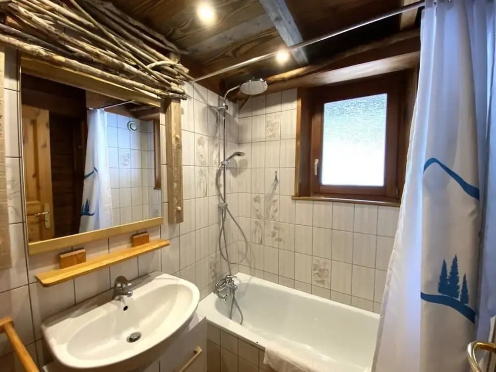 LE Renne Chalet en Bois au Calme Avec SPA Jacuzzi - Miniature 8