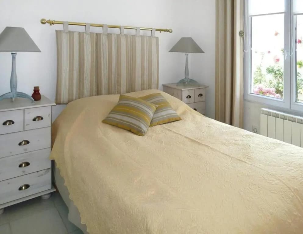 Beachside Flat With Sunny Patio - Photo 4