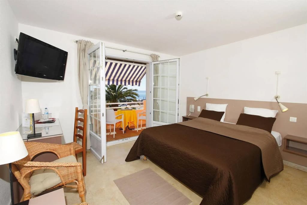 Logis Hotel l'Esterella - Photo 2