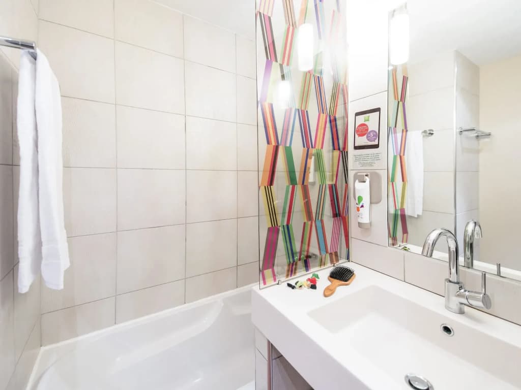 ibis Styles Cholet - Miniature 8