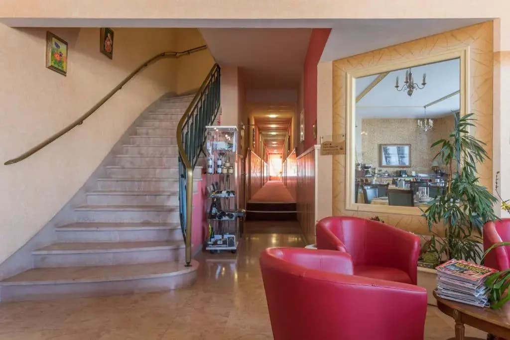 Hôtel Bristol - Photo 2